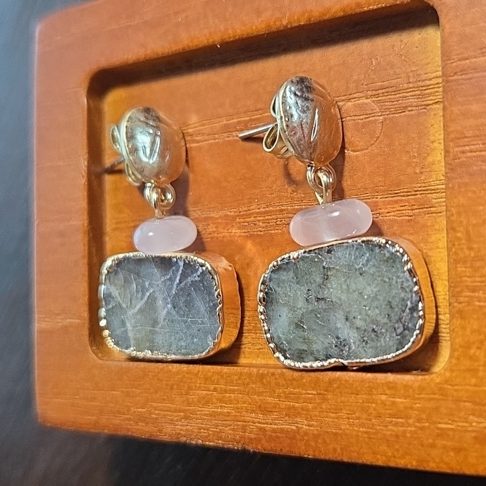 J. JILL LABRADORITE & ROSE QUARTZ GOLD TONE POST DROP EARRINGS - Picture 2 of 4